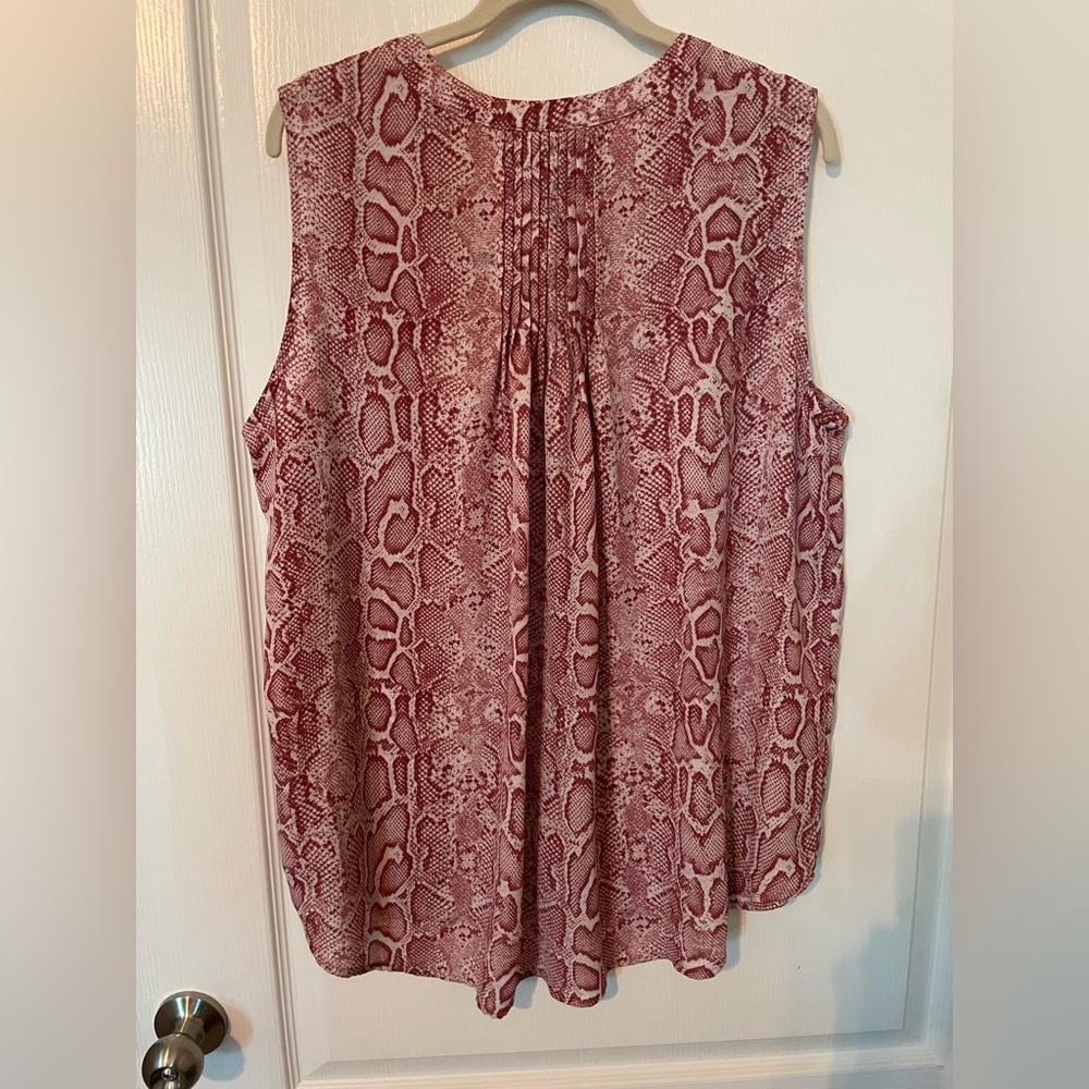 Chelsea & Theodore Red Snake Print Sleeveless Blouse - Picture 4 of 8
